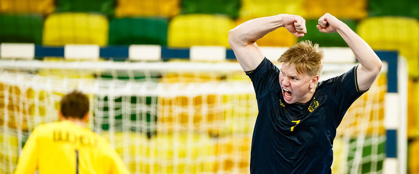 Månsson shines, as Sweden produce another centre back for the future