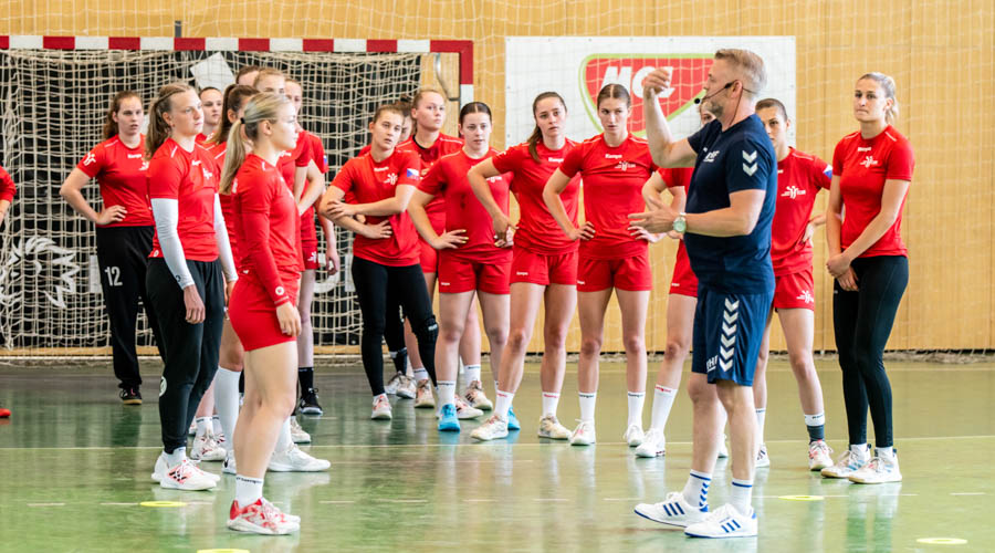Bent Dahl`s first training with the Czech team