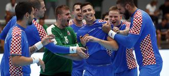 Huge back-court show as Croatia remain unbeaten