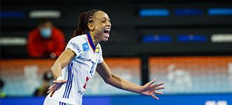 Chameleonic display lifts France past Sweden