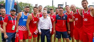 IOC President Bach experiences beach handball again