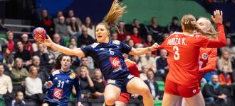 France reign supreme in Trondheim, one foot in final eight