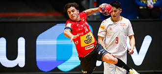 Free-flowing Spain dominate Japan to clinch main round spot
