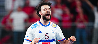 Dominant France powers past Hungary