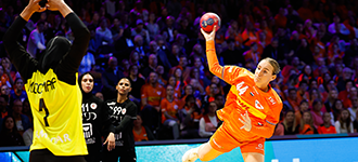 Fast break flurry provides Netherlands pathway to main round