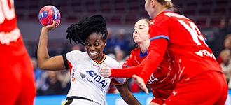 Angola keep last eight hopes alive with battling victory against Czechia