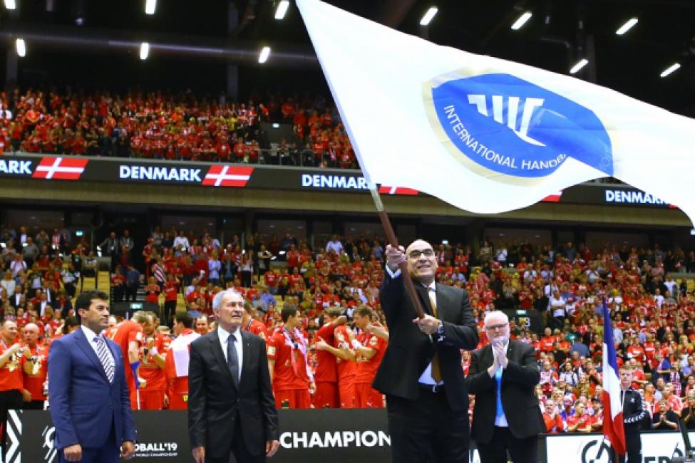 Handing over of the IHF flag