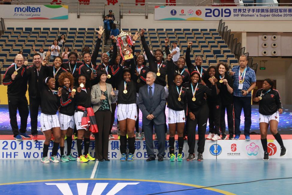 Gold medallists Agosto Luanda