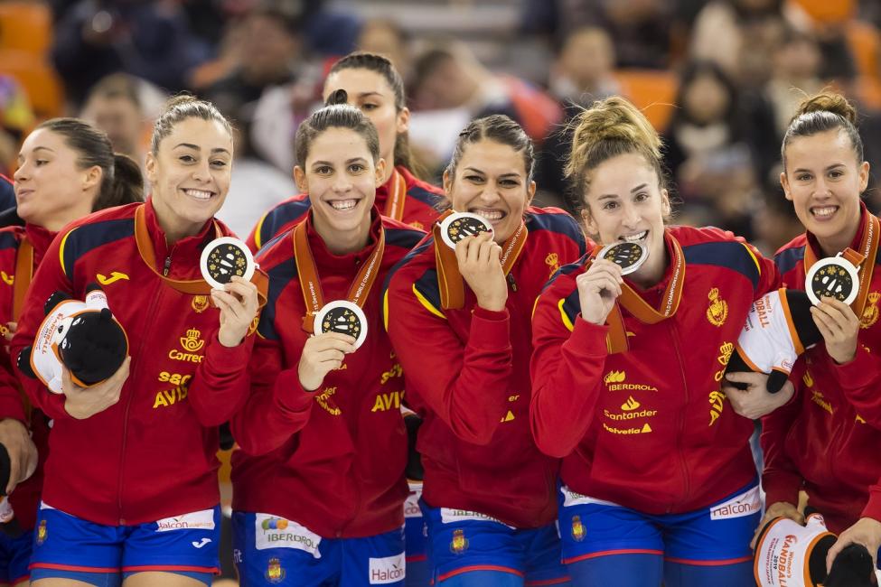 Silver medallists Spain