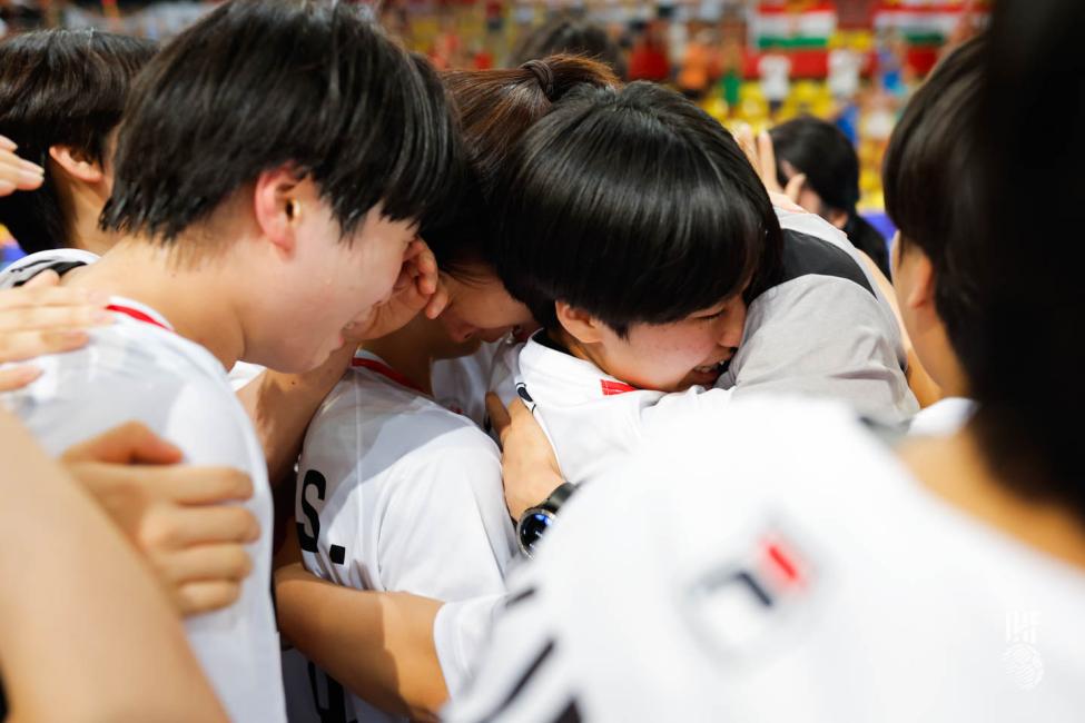 Republic of Korea group hug