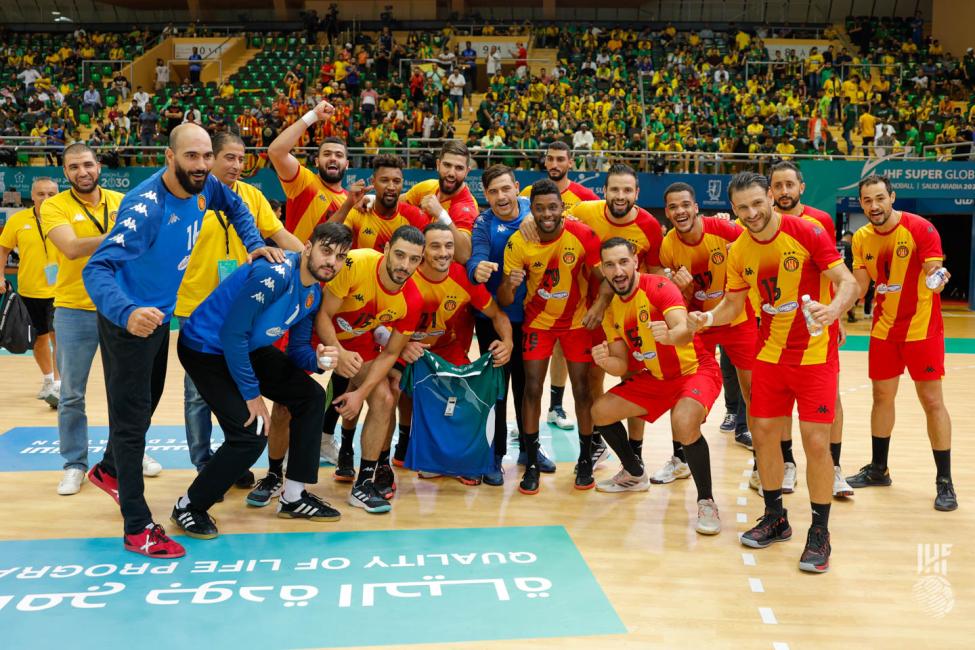 Esperance de Tunis celebrating