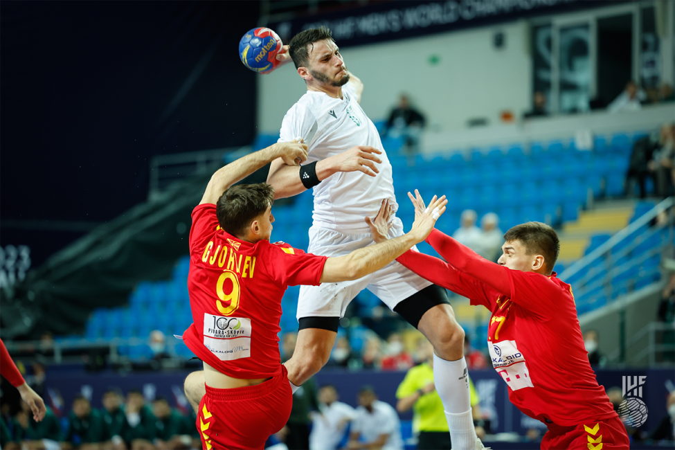 Algeria player shooting