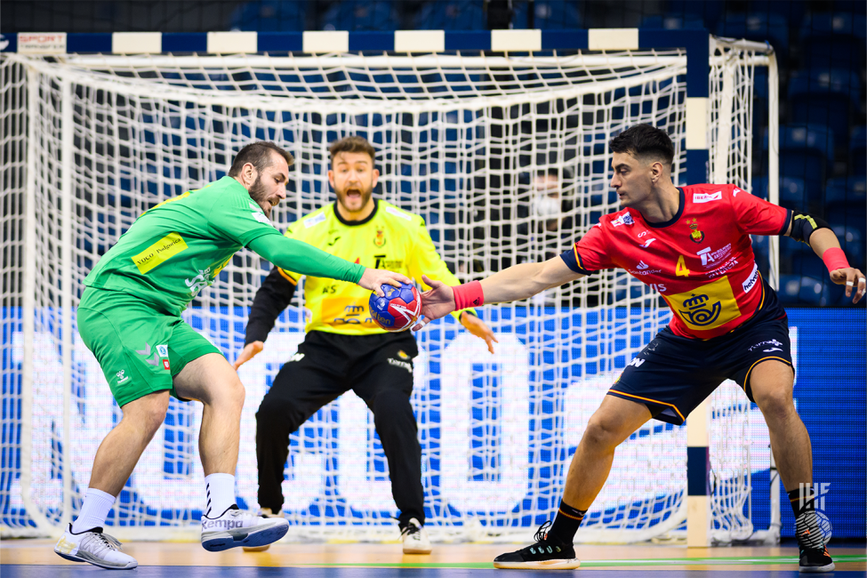 Moment of the match Spain vs Montenegro with Montenegro in attack