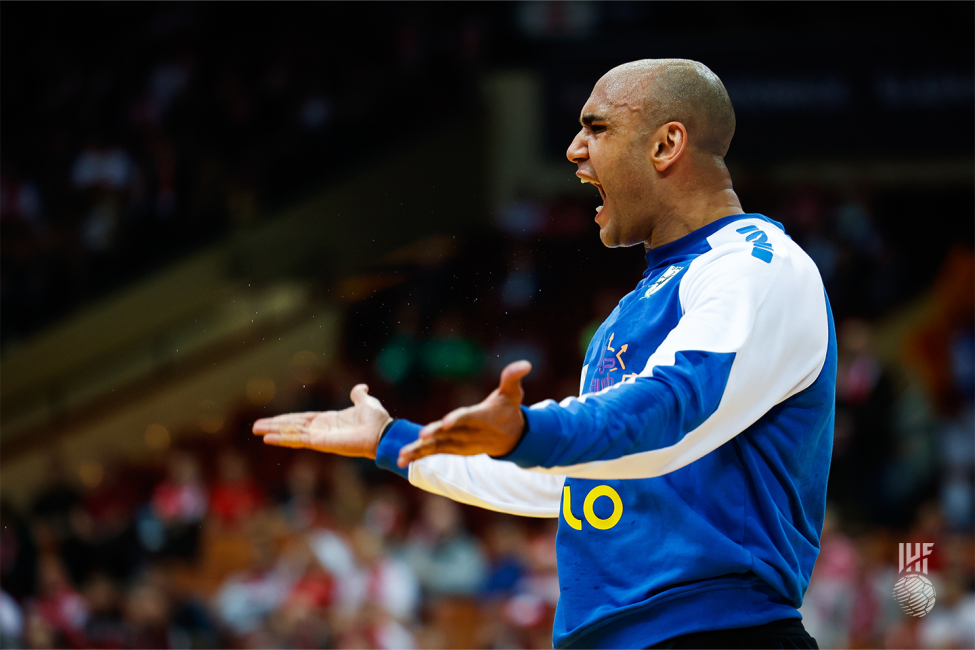 Saudi Arabia goalkeeper celebrating