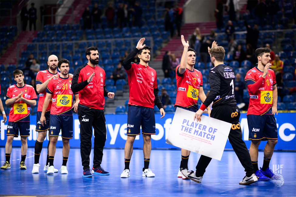 Spain team celebrates player of the match award