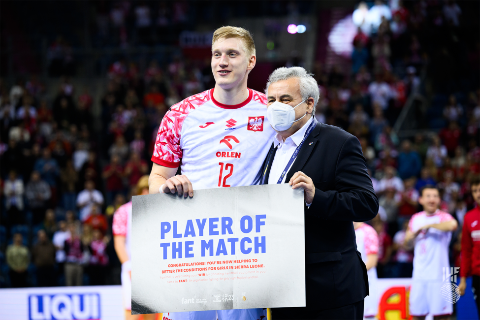 Player of the match award to Poland player