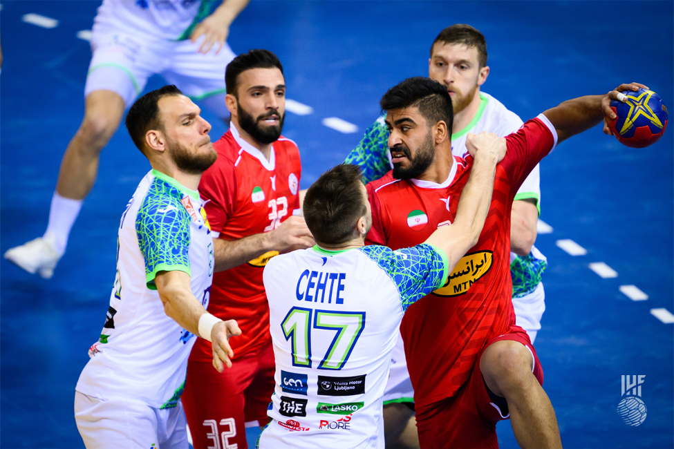 Iran player attacking