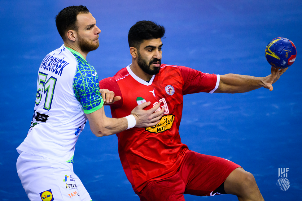 Iran player attacking