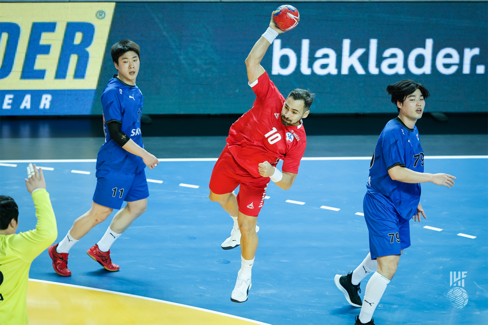 Chile player shooting