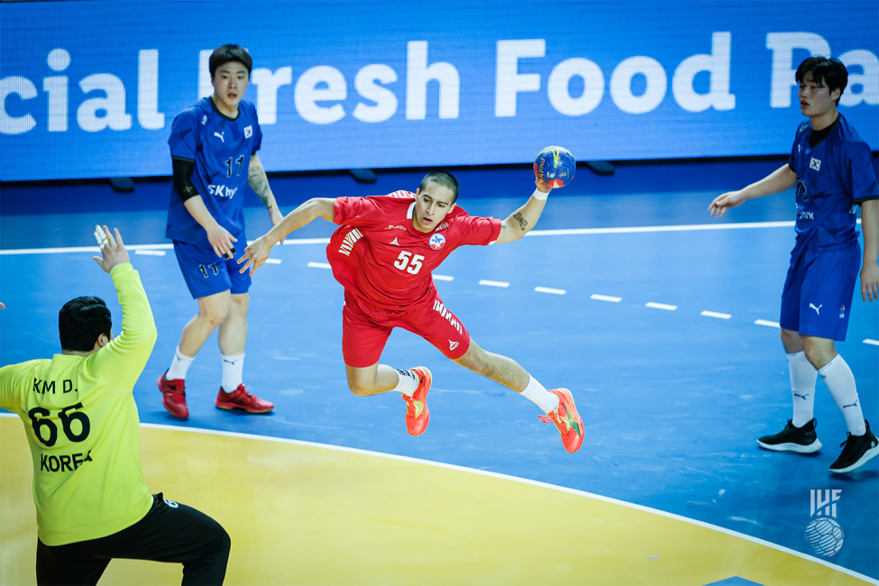 Chile player shooting