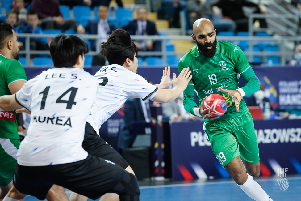 Saudi Arabia player attacking