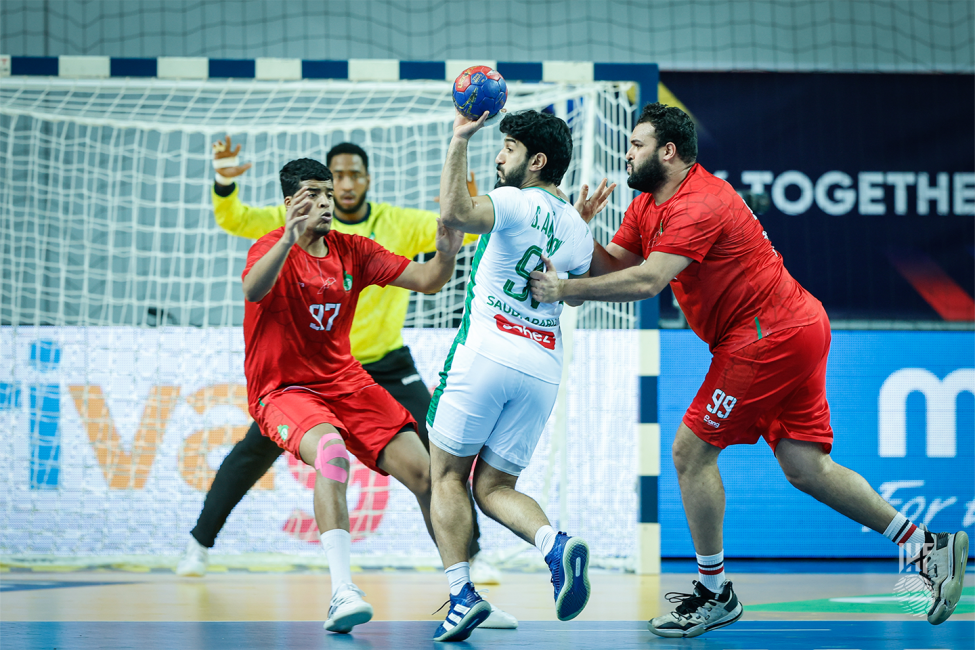 Saudi Arabia player attacking