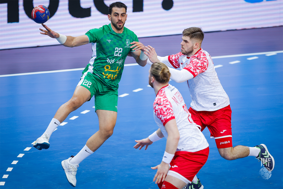 Saudi Arabia player passing the ball