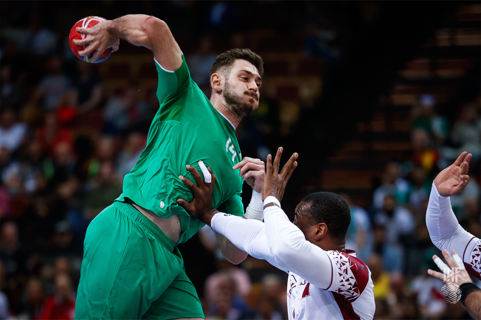 Algeria player shooting