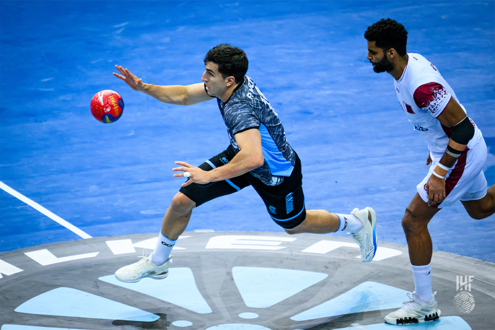 Argentina player dribbling