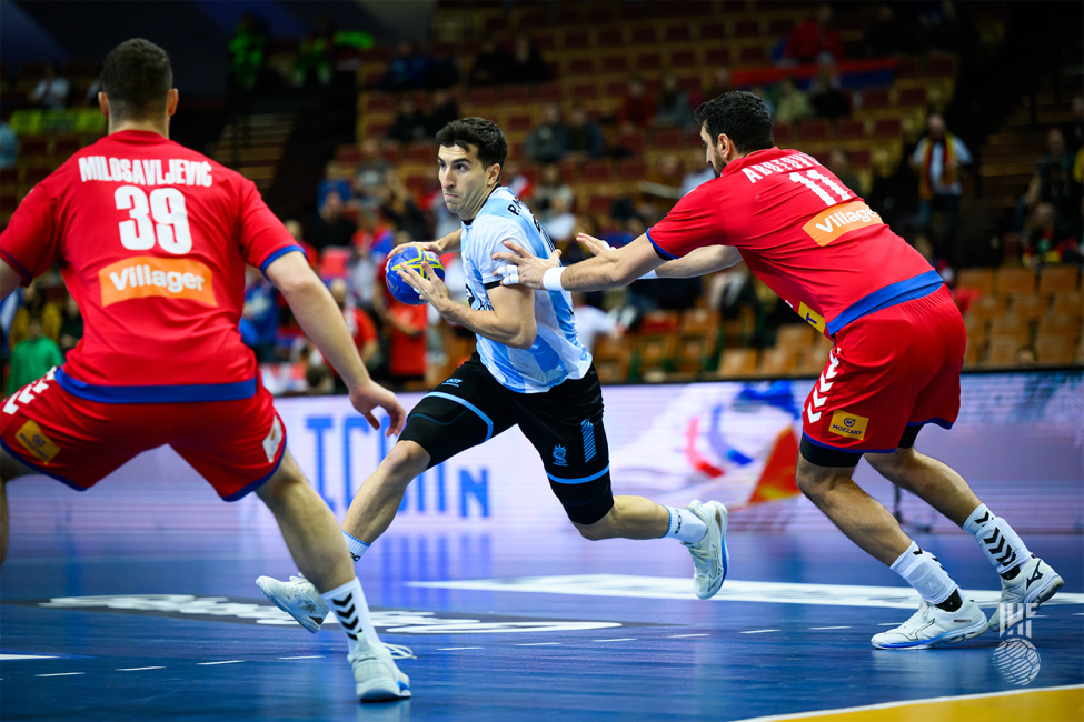 Argentina player attacking