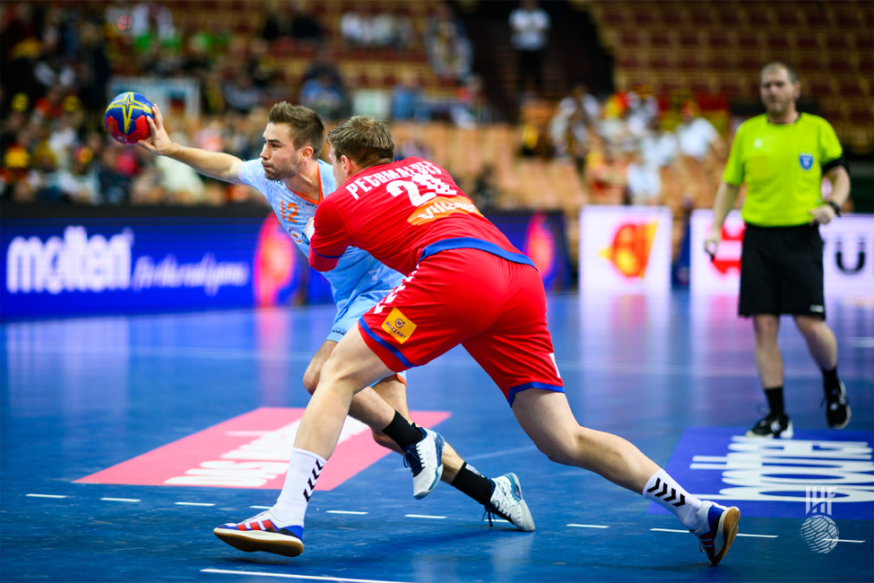 Netherlands player attacking