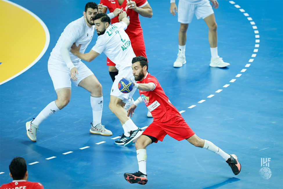 Tunisia player attacking