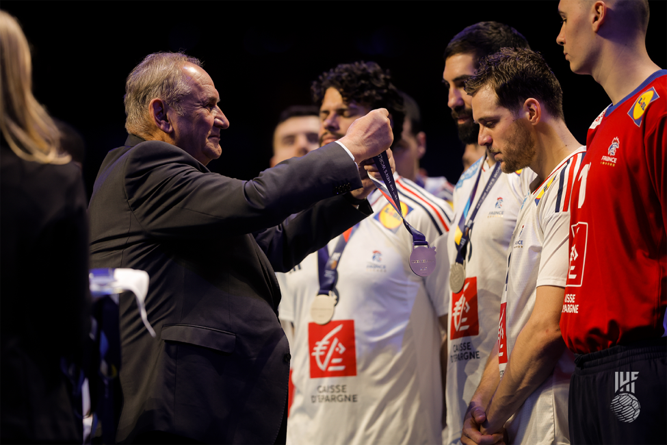 Medal awarding to silver medallists France