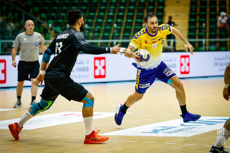 Kielce player attacking