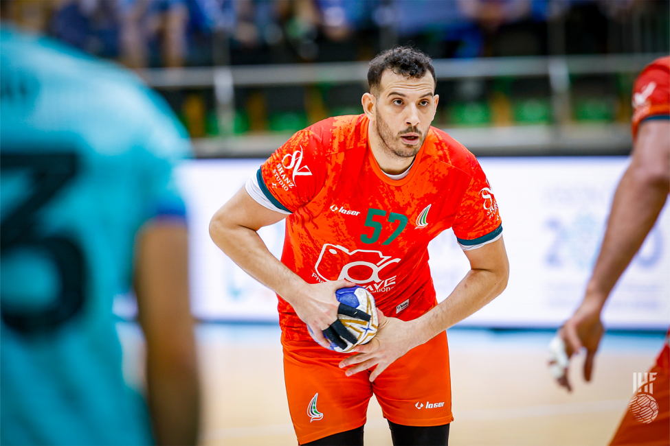 Al Noor player in attack with the ball in hands