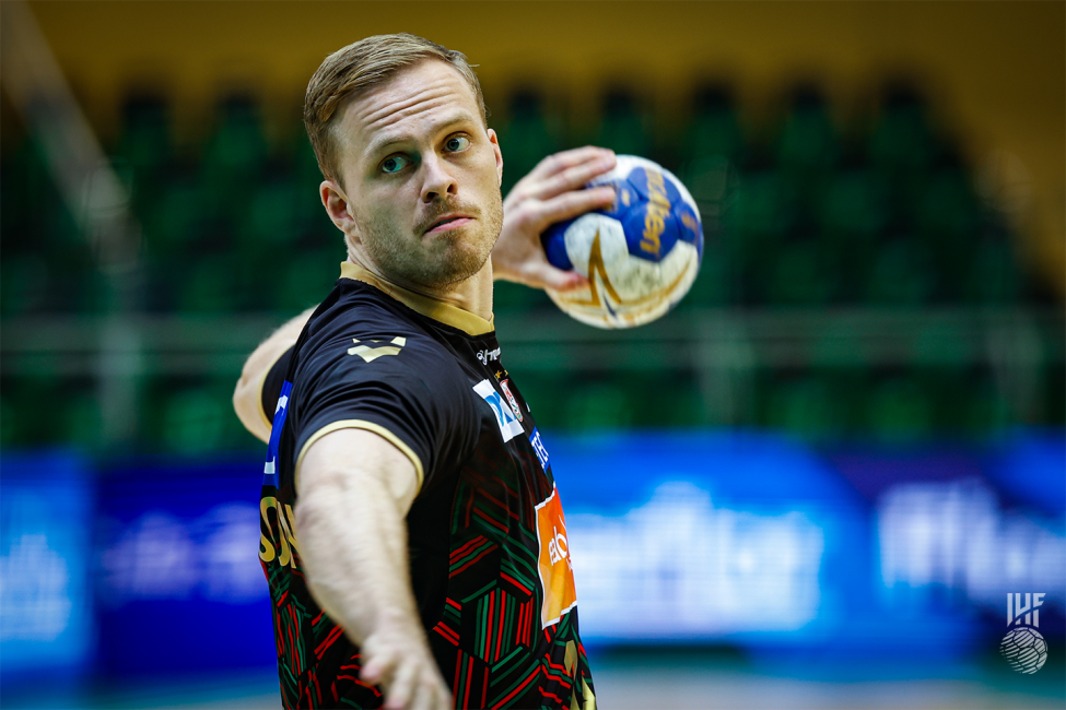 Magdeburg player ready to execute a seven-metre throw