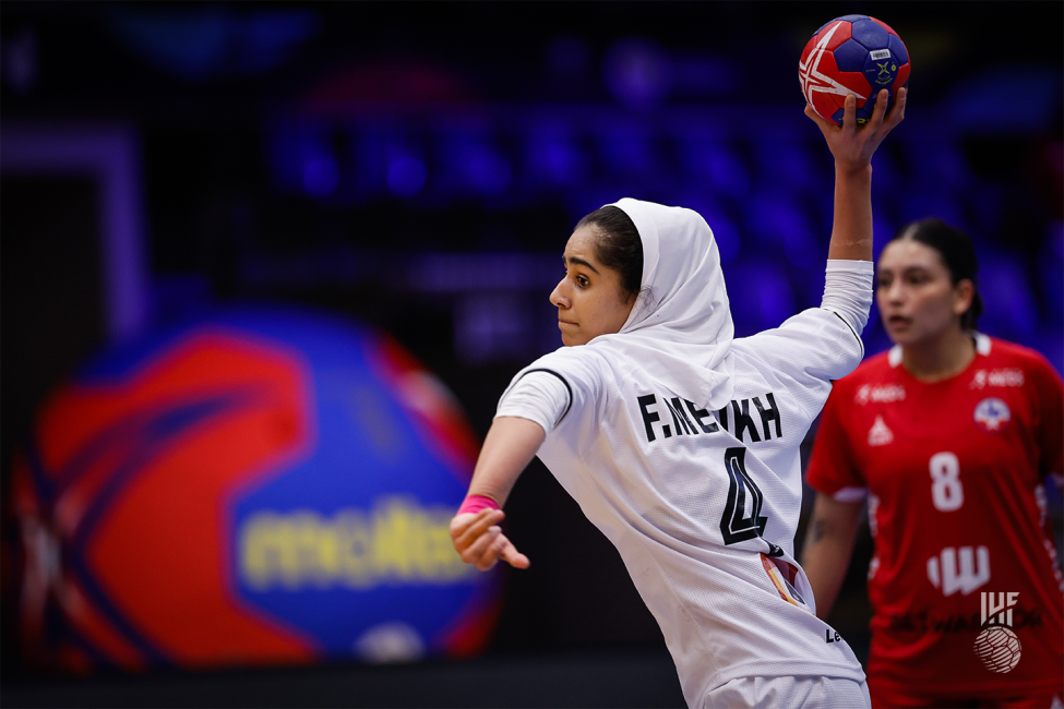 Iran player shooting