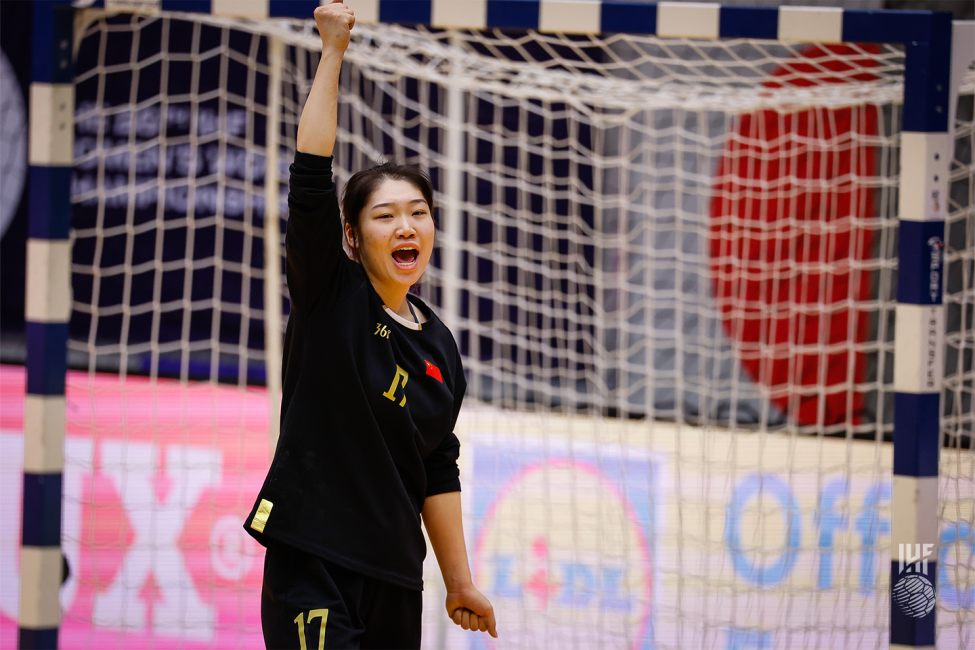 China goalkeeper celebrating