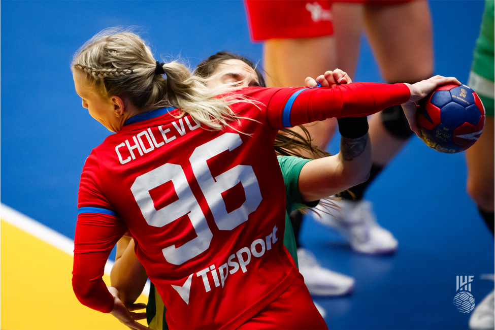Czechia player attacking