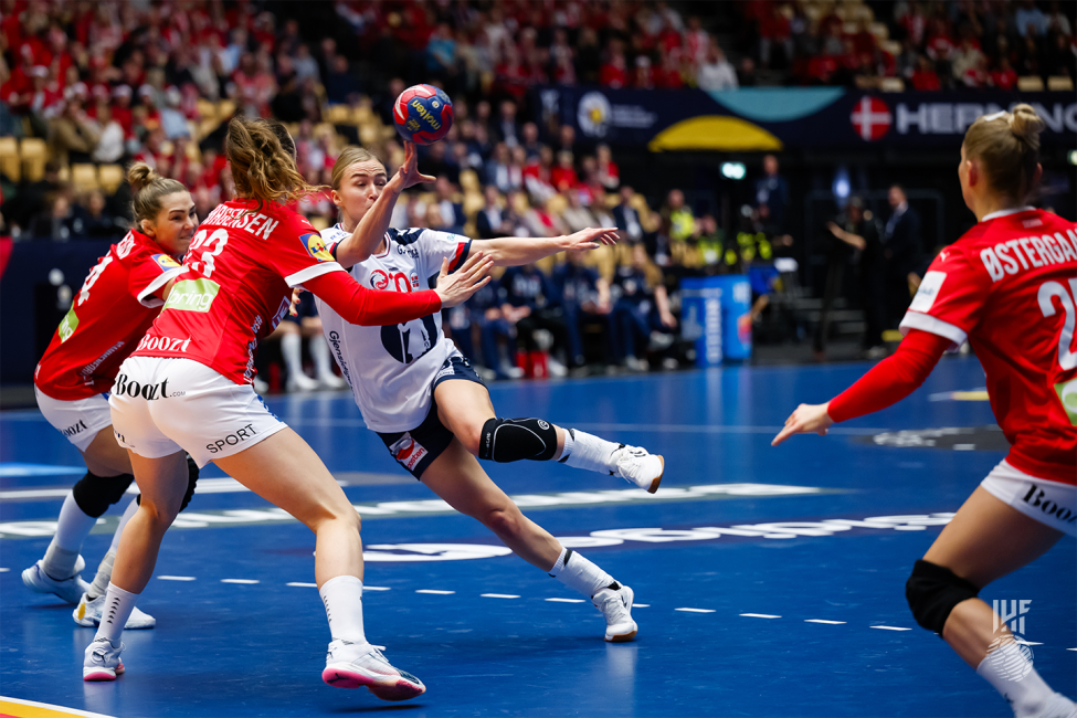 Norway player in attack