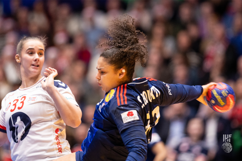 France player attacking