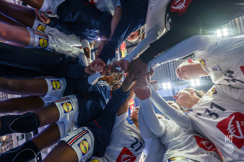 France team huddle