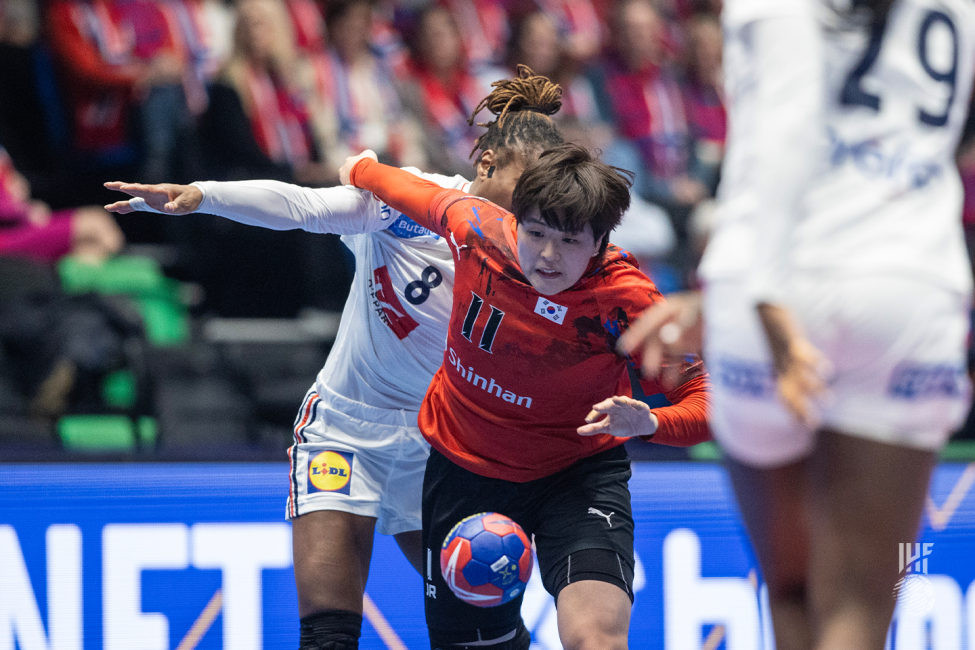 Korea player attacking