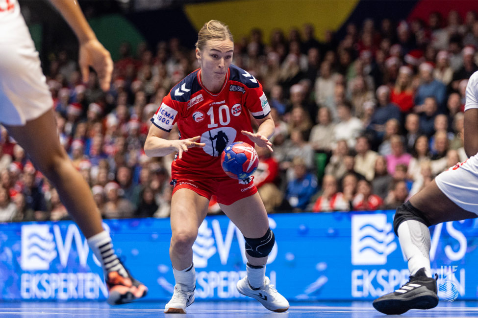 Norway player with the ball