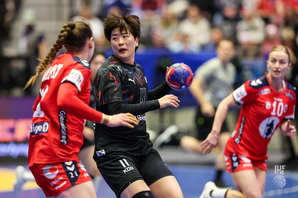 Korea player attacking