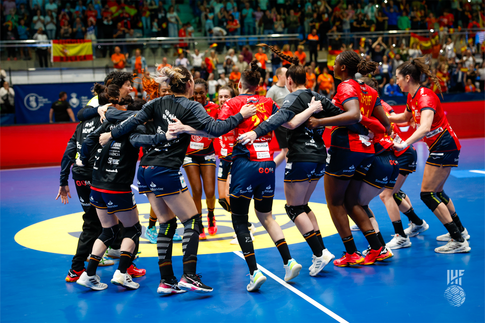 Spain team celebrating the qualification to Paris 2024