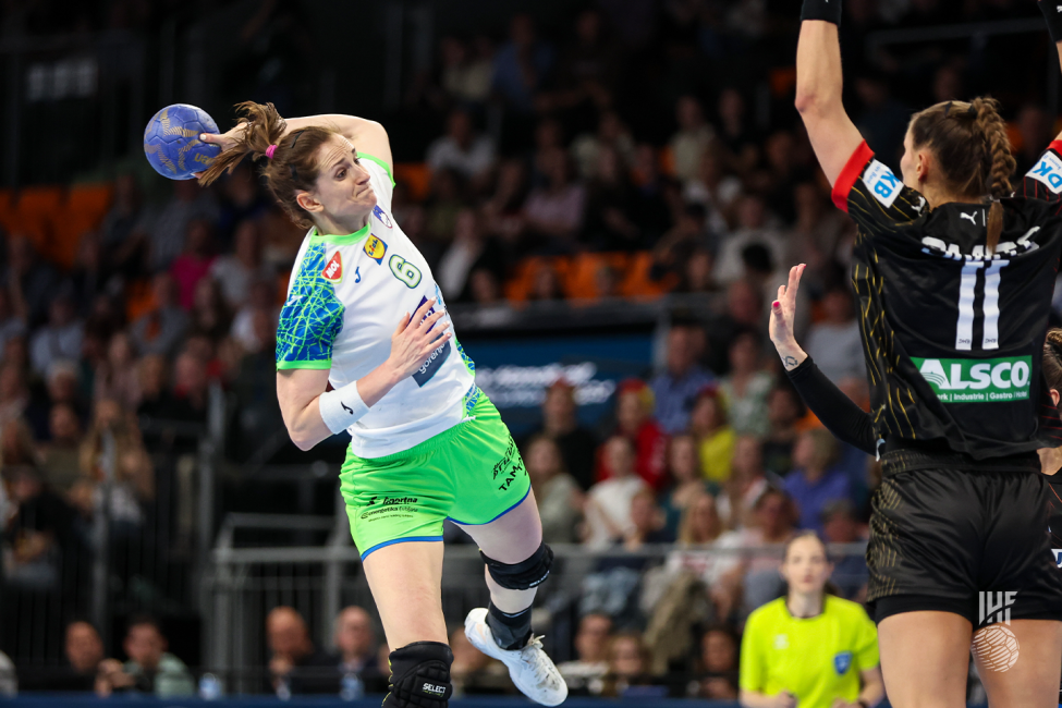 Slovenia player shooting
