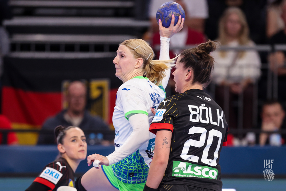 Slovenia player shooting