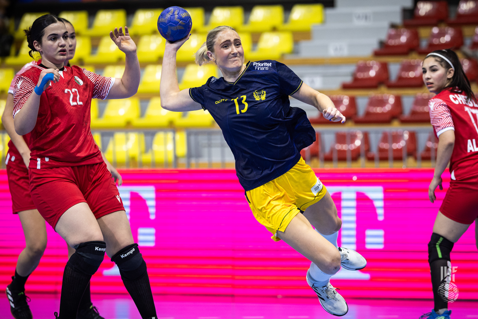 Sweden player shooting