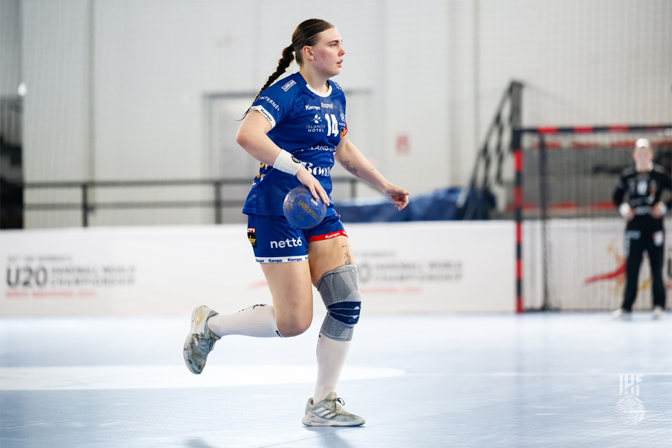 Iceland player passing